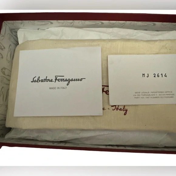 NEW Salvatorre Ferragamo mini - Picture 7 of 14
